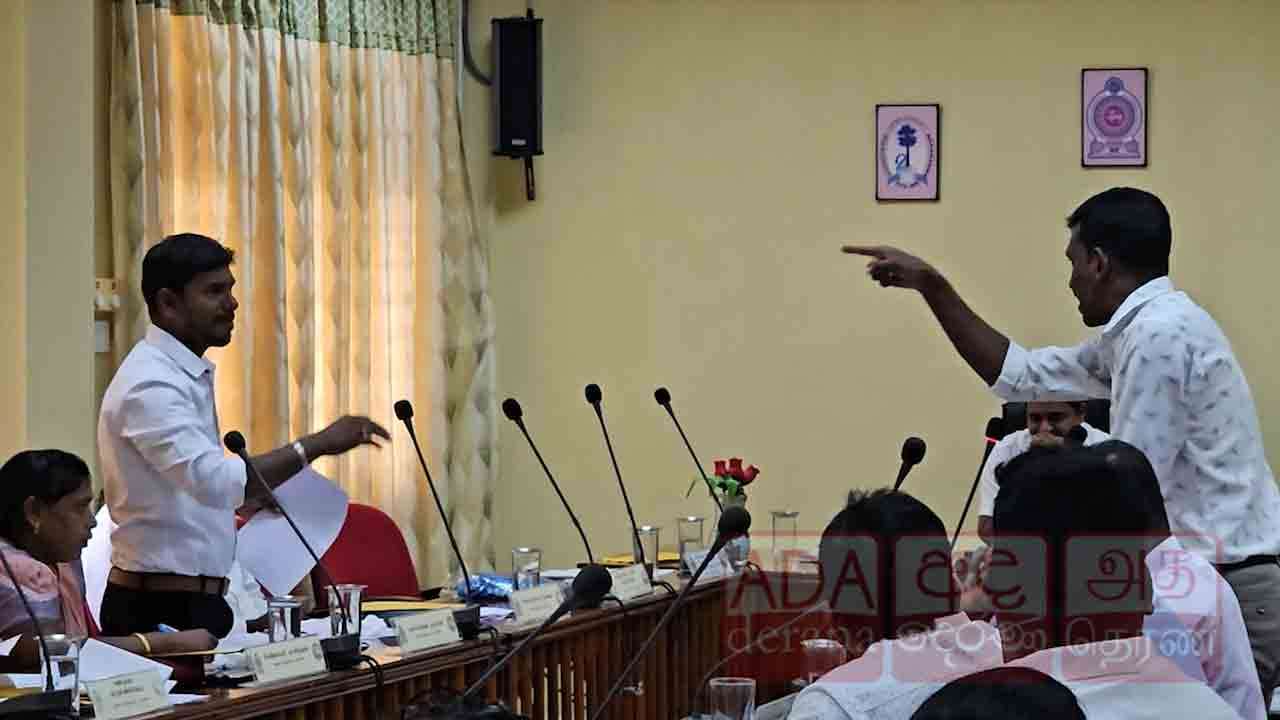 ஒரே கட்சி உறுப்பினர்களிடையே கடுமையான கருத்து மோதல்!