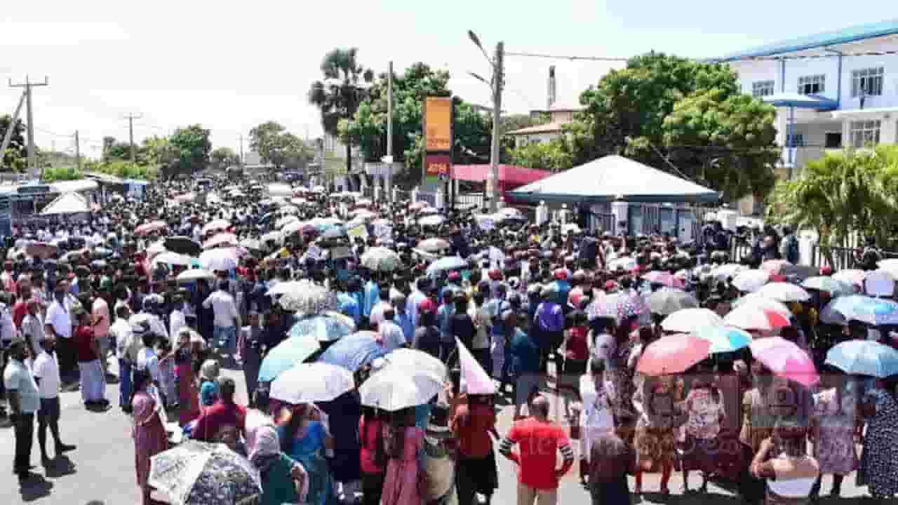 காற்றாலைக்கு எதிராக அணி திரண்ட பல ஆயிரக்கணக்கான மக்கள்