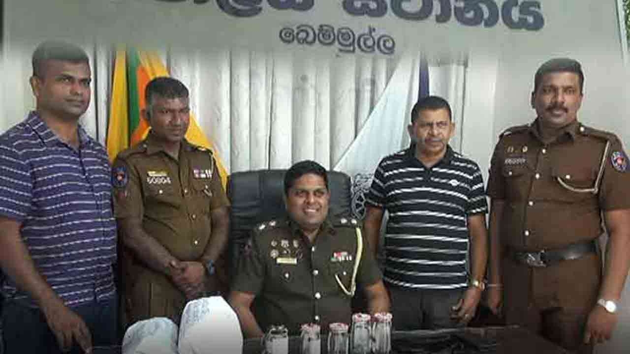 வீடொன்றில் கொள்ளையிட்ட தாயும் மகனும் கைது