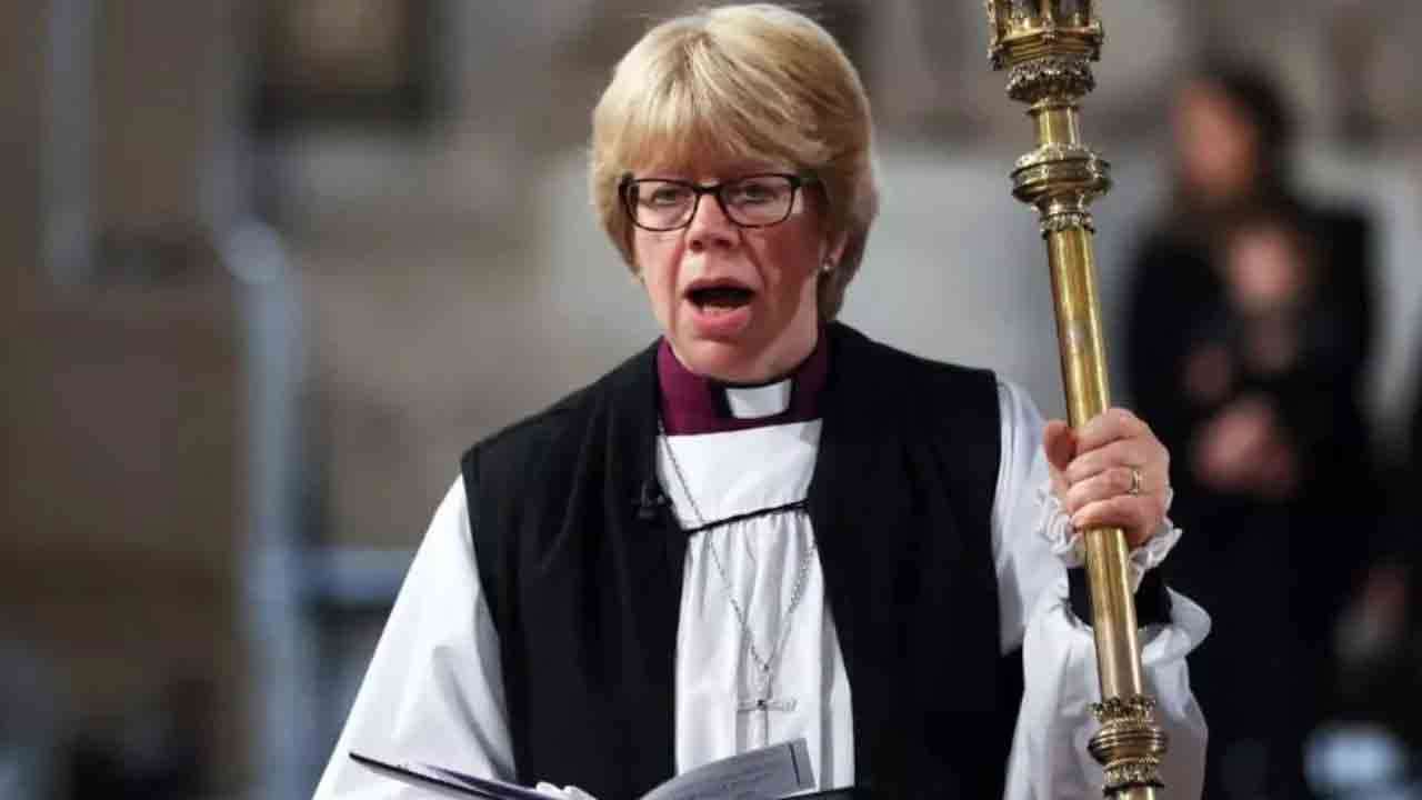 திருச்சபை வரலாற்றில் முதல் முறையாக பேராயர் ஆன பெண்!