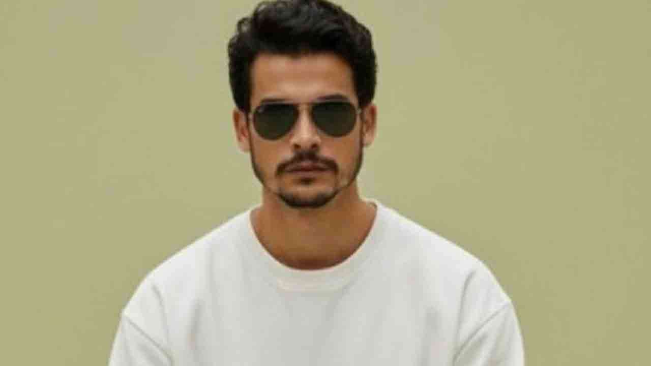 முதல் ஆளாக உள்ளே போனது இவர்தான்!