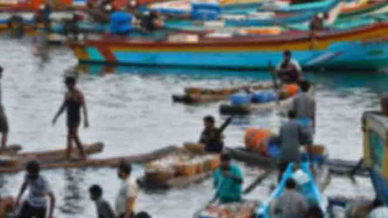 30 இந்திய மீனவர்கள் விளக்கமறியலில்