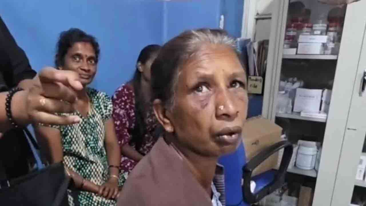 குளவி கொட்டுக்கு இலக்காகிய பெண் தொழிலாளர்கள்