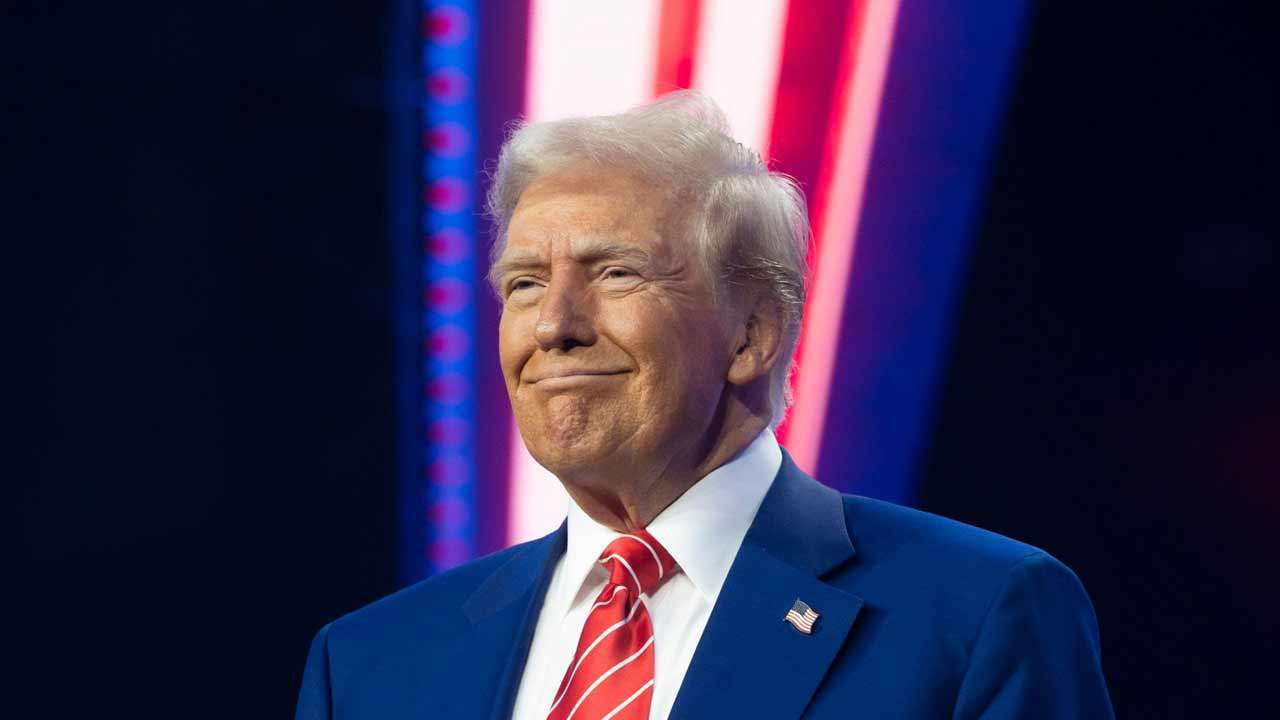 கனடாவுக்கு மேலும் 10 சதவீத மேலதிக வரியை விதித்த ட்ரம்ப்