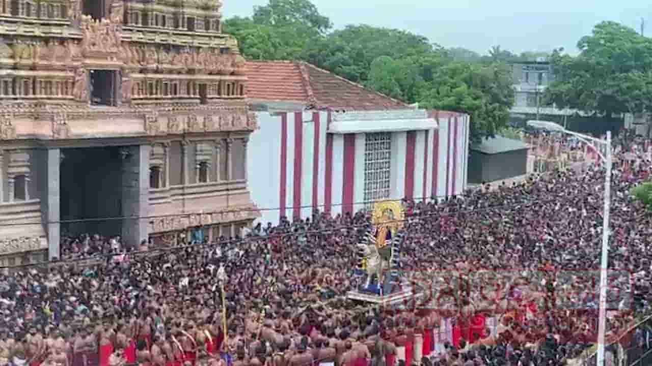 நல்லூர் கந்தசுவாமி கோவிலில் சூரன் போர்