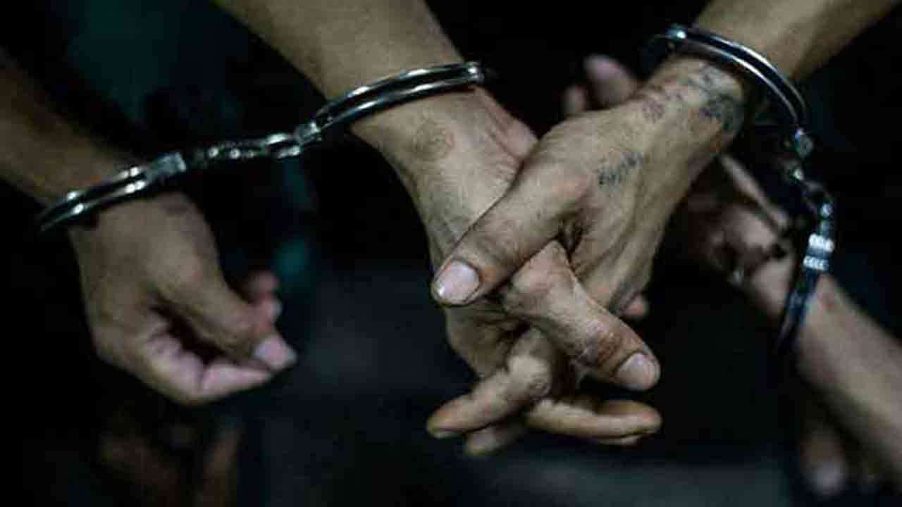 இலங்கை மீன்பிடி கூட்டுத்தாபனத்தின் முன்னாள் தலைவர் உட்பட நால்வர் கைது