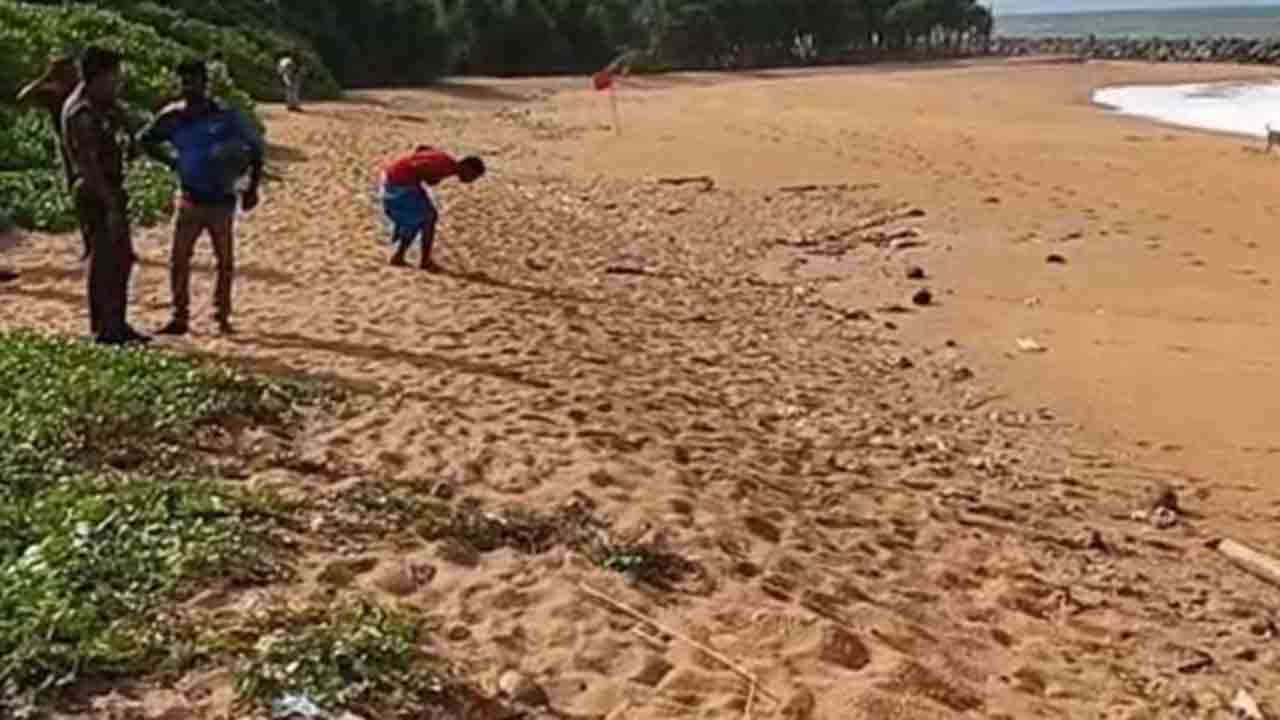 களுத்துறை கடற்கரையில் சந்தேகத்திற்கிடமான போதைப்பொருள் பொதி மீட்பு