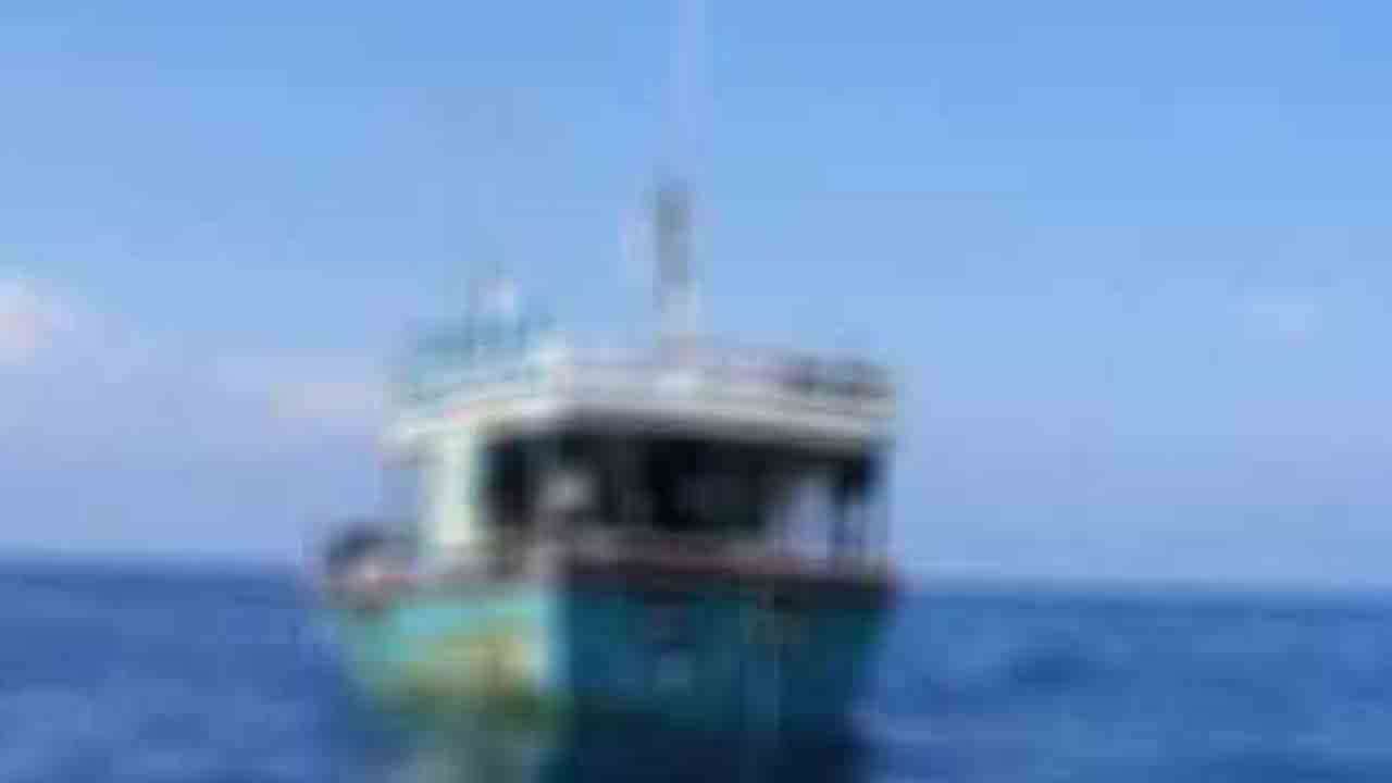 பெருந்தொகை போதைப்பொருளுடன் இலங்கை மீன்பிடி படகு ஒன்று சுற்றிவளைப்பு