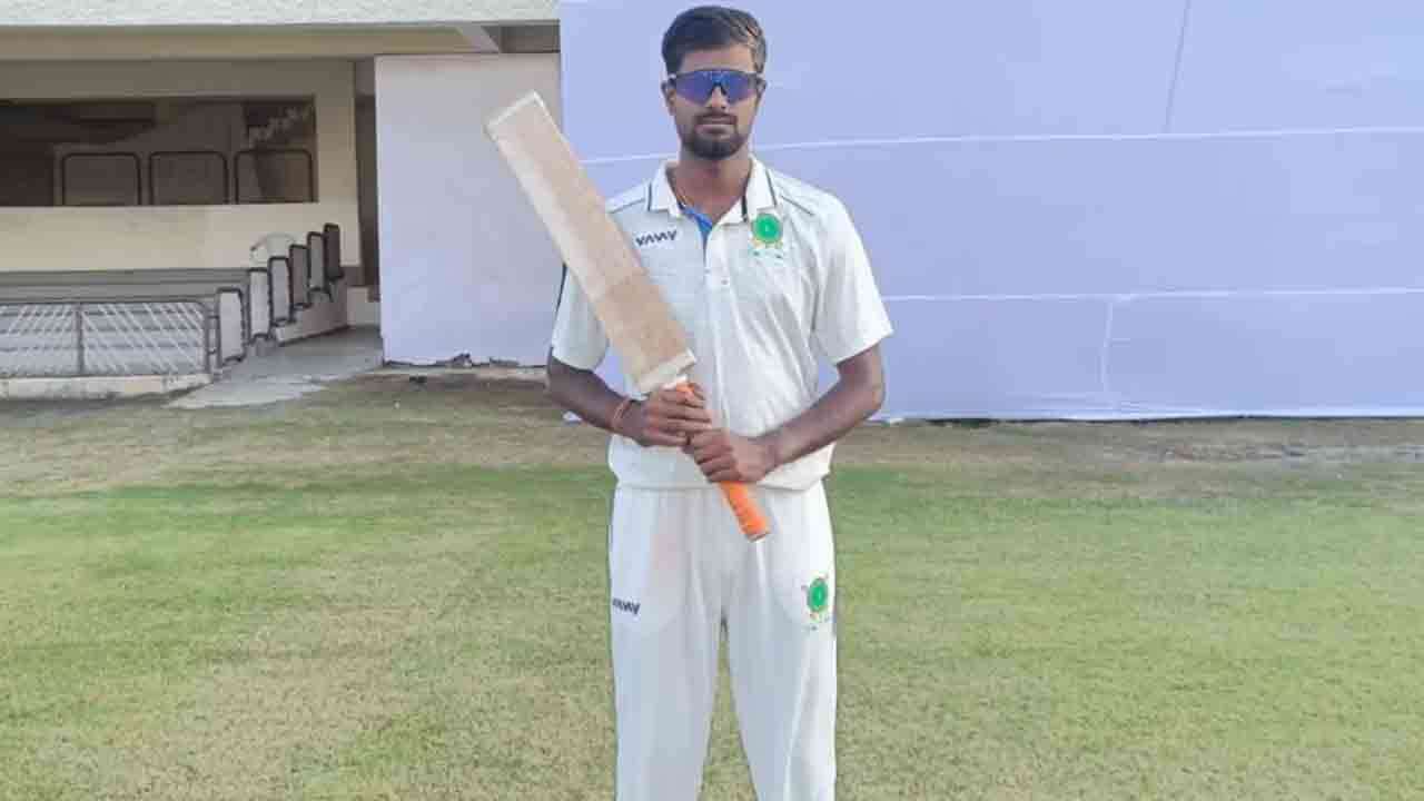 11 பந்தில் அரை சதம்! முதல்தர கிரிக்கெட்டில் சாதனை படைத்த வீரர்!