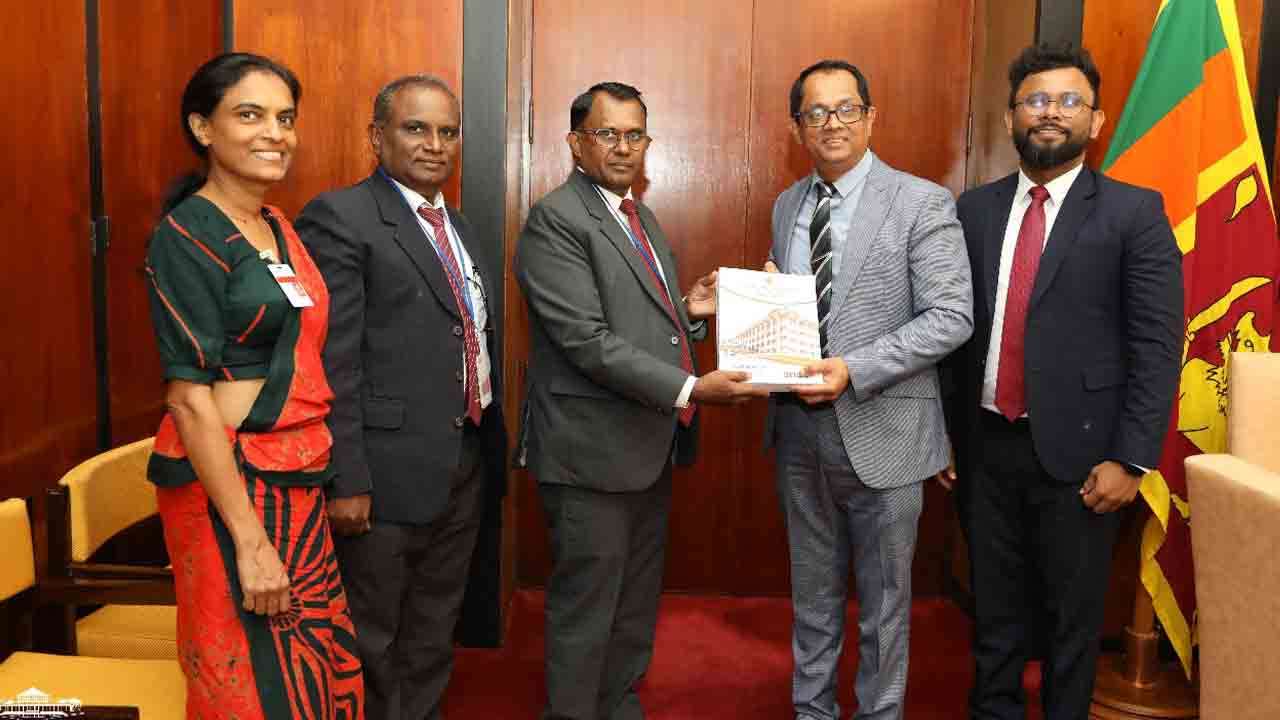 2024 கணக்காய்வாளர் அறிக்கை சபாநாயகரிடம் கையளிப்பு