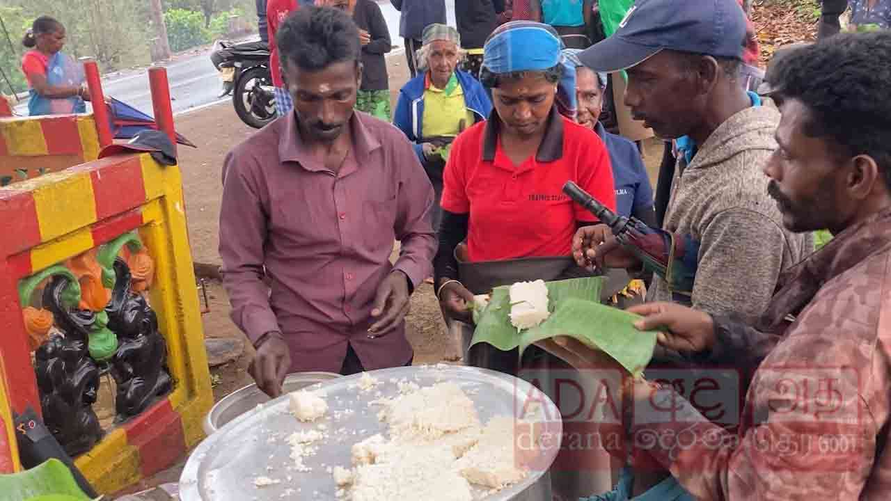 சம்பள உயர்வை கொண்டாடிய தோட்டத் தொழிலாளர்கள்