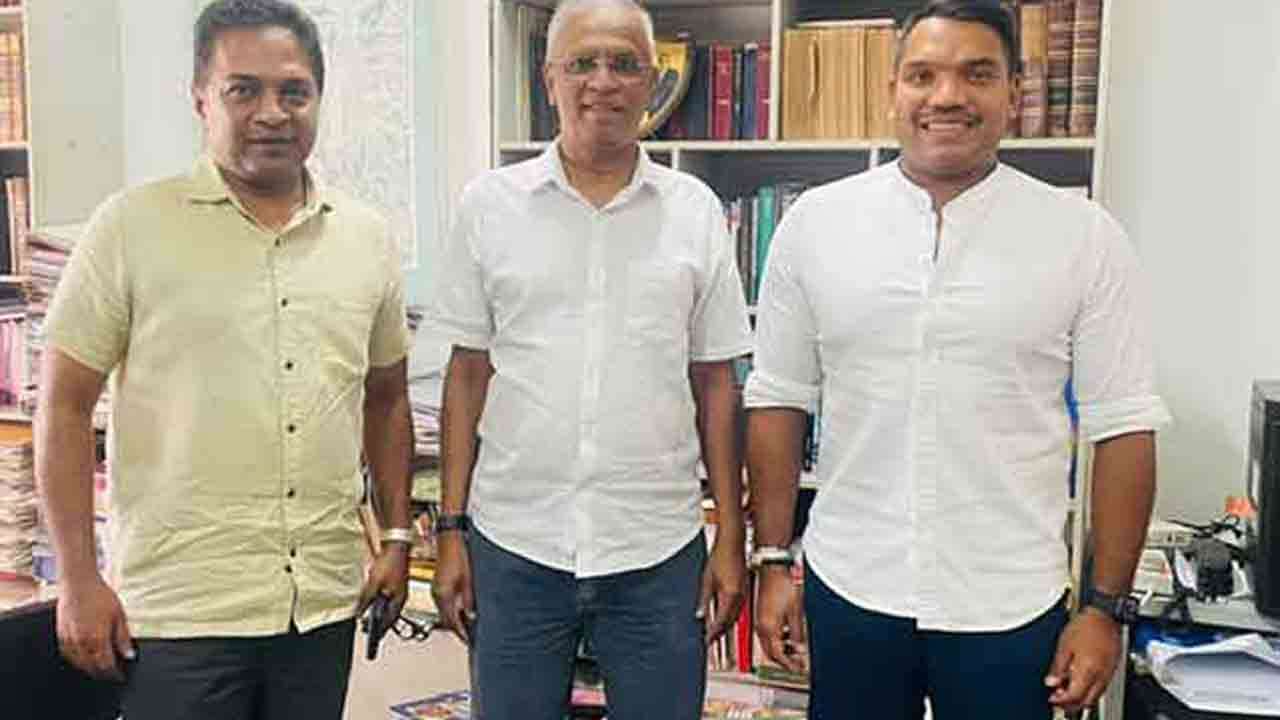 எதிர்க்கட்சிகளின் பேரணி குறித்து சுமந்திரனுடன் நாமல் சந்திப்பு