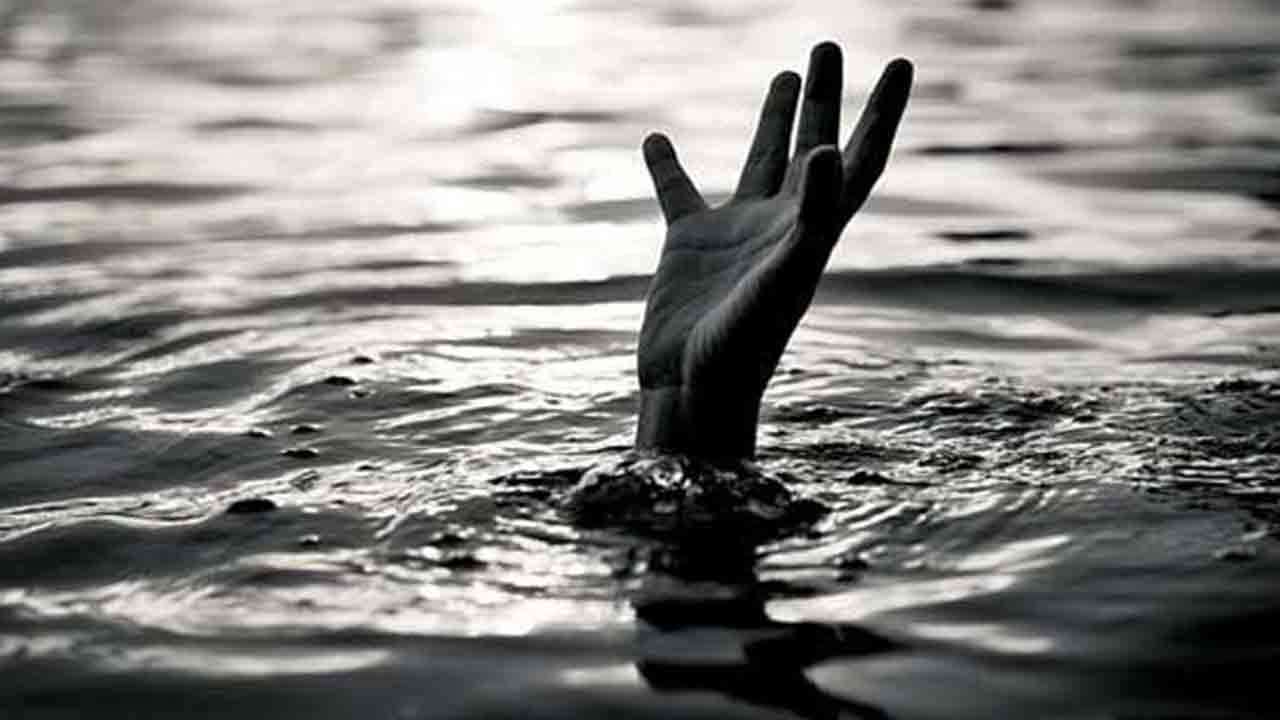 கடல் அலையில் அள்ளுண்டு இருவர் பலி - ஒருவர் மாயம்