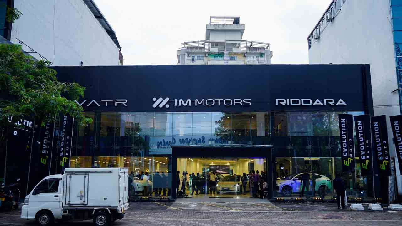 எவல்யூஷன் ஒட்டோ, அதன் முதன்மையான பல்வகை வர்த்தகநாம மின்சார வாகன காட்சியறையை கொழும்பு 05 இல் அதிகாரப்பூர்வமாகத் திறக்கிறது