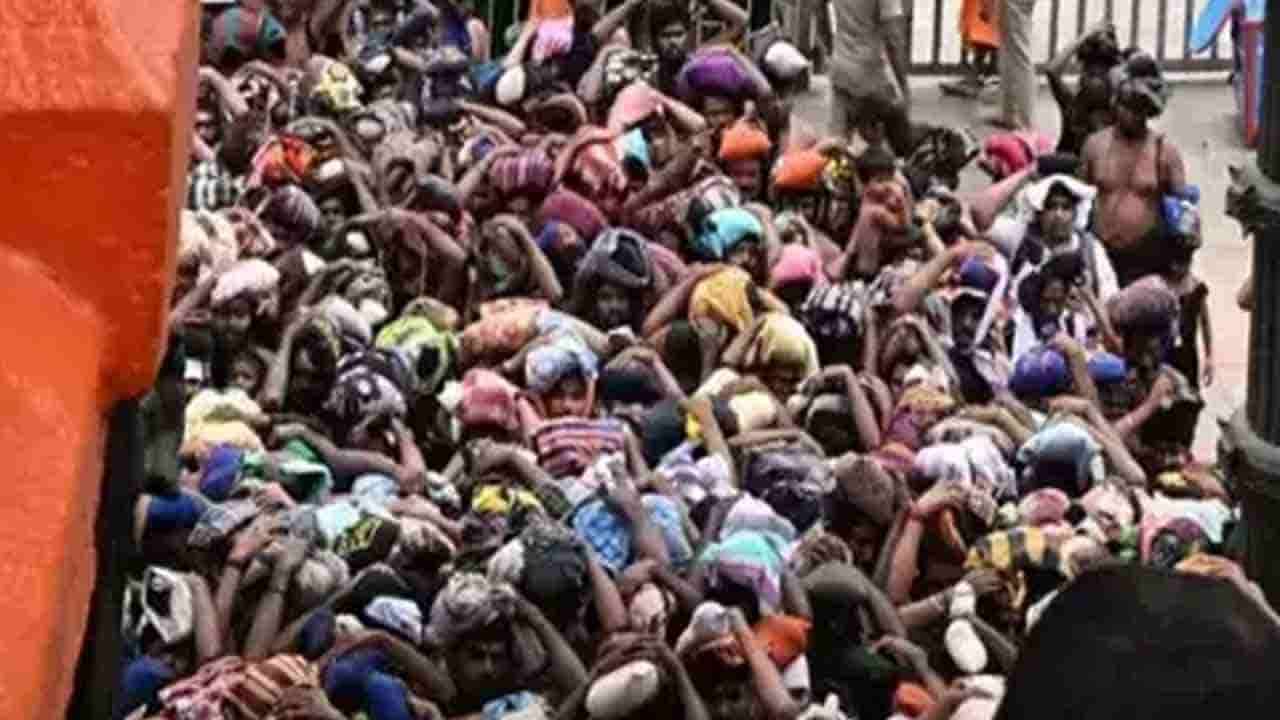  சபரிமலையில் குவிந்த இலட்சக்கணக்கான பக்தர்கள்!