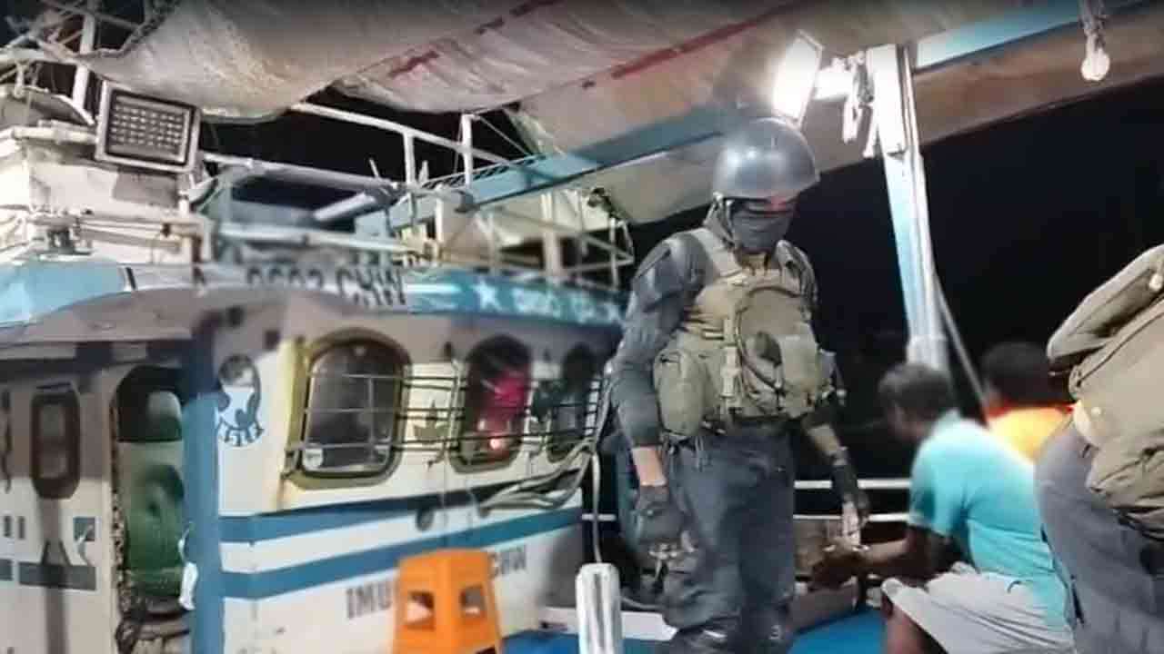 போதைப்பொருளுடன் பிடிபட்ட படகு தங்காலை மீன்பிடித் துறைமுகத்திற்கு