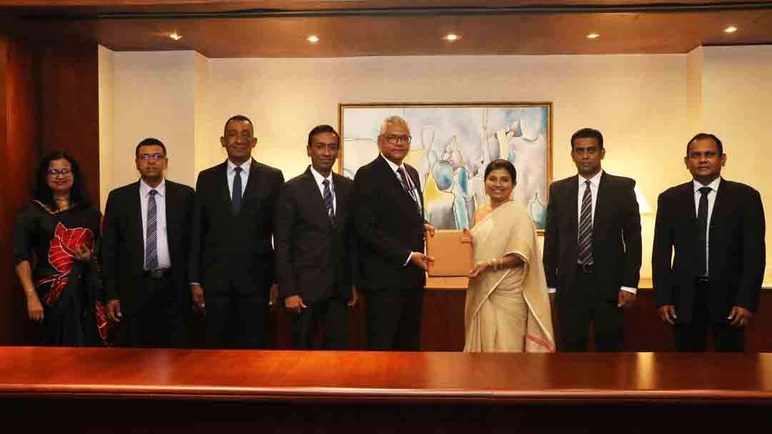 இலங்கையில் மின்சார வாகனங்களின் எதிர்காலத்தை முன்னெடுக்க NDB வங்கி Browns EV உடன் பங்குடைமை