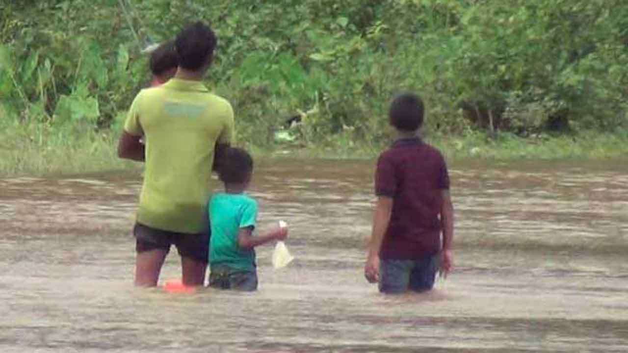 கிங், நில்வளா கங்கைகளில் வெள்ள அபாயம் 