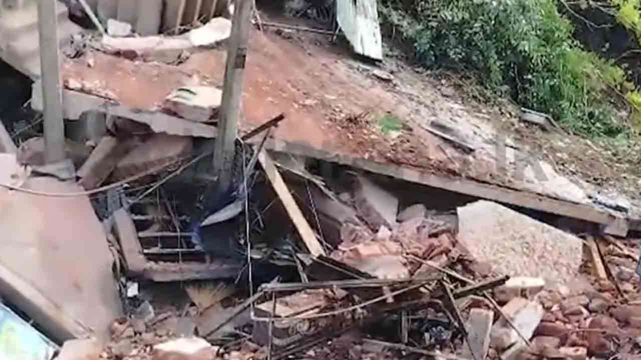 கடுகன்னாவ மண்சரிவு - ஒருவர் பலி - நான்கு பேர் காயம்