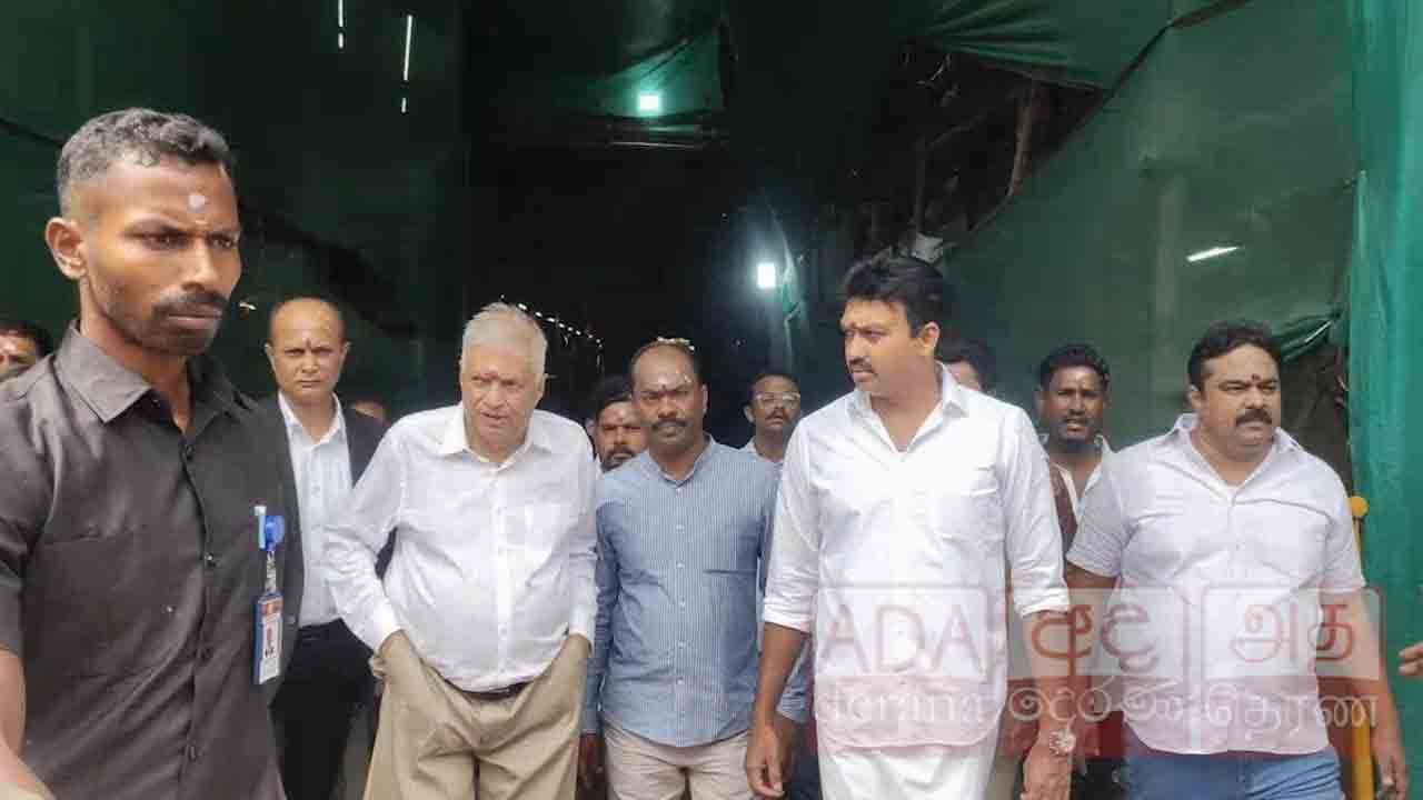 மதுரை மீனாட்சியம்மனை தரிசித்த முன்னாள் ஜனாதிபதி!