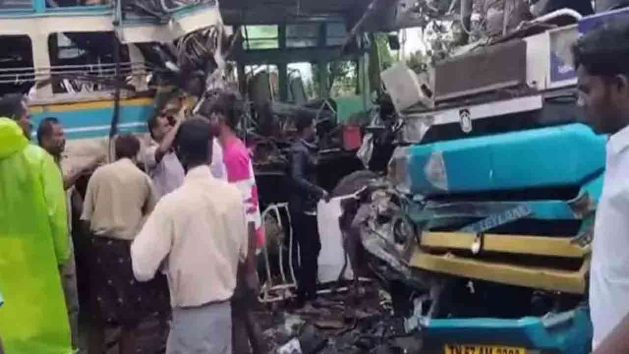 2 பேருந்துகள் நேருக்கு நேர் மோதி கோர விபத்து - 6 பேர் பலி