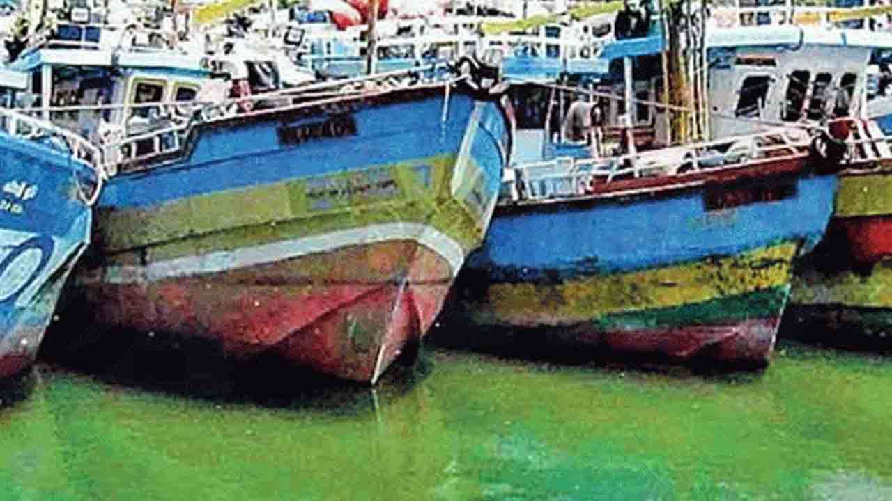 சீரற்ற வானிலை: மறு அறிவித்தல் வரை மீனவர்கள் கடலுக்குச் செல்லத் தடை