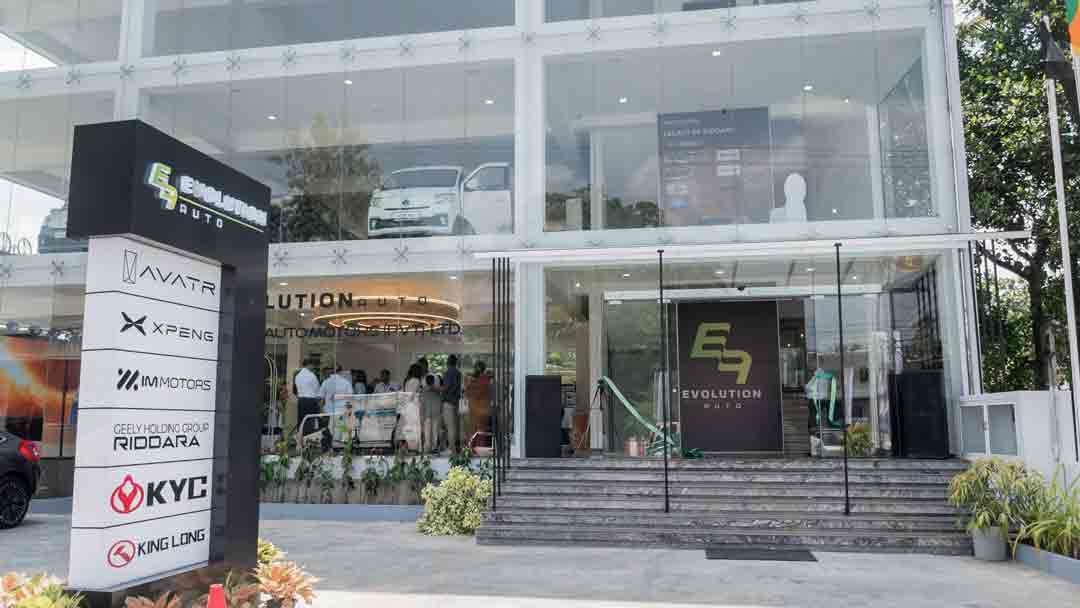 எவல்யூஷன் ஒட்டோ, நியூ ஜெயசேகர ஒட்டோ மோட்டார்ஸுடன் இணைந்து குருநாகலில் பல்வகை வர்த்தகநாம மின்சார வாகன காட்சியறையை ஆரம்பிக்கிறது