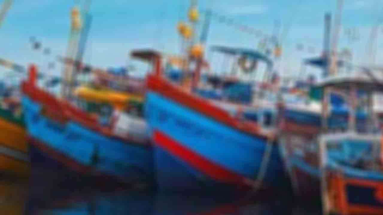 தெஹி பாலேக்குச் சொந்தமான 5 மீன்பிடிப் படகுகள் பறிமுதல்