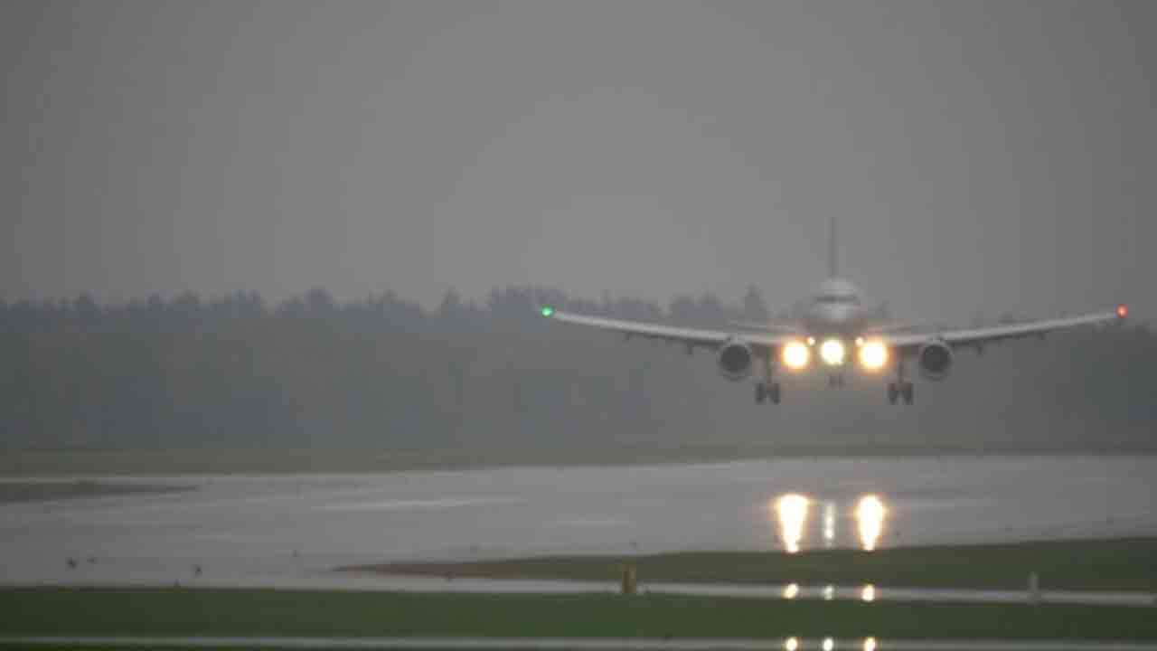 கட்டுநாயக்கவில் தரையிறங்க முடியாத விமானங்கள் இந்தியாவிற்கு