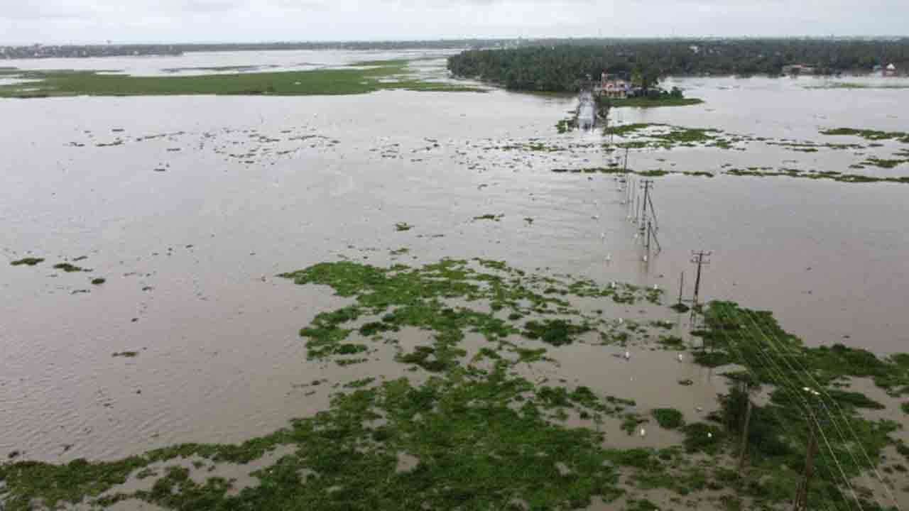 மேலும் பல பகுதிகளுக்கு கடும் வெள்ள அபாய எச்சரிக்கை 