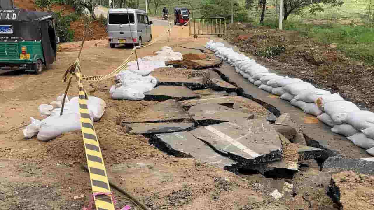 நானுஓயா மற்றும் மெரயா பகுதிகளில் தாழிறங்கிய பிரதான வீதி! 