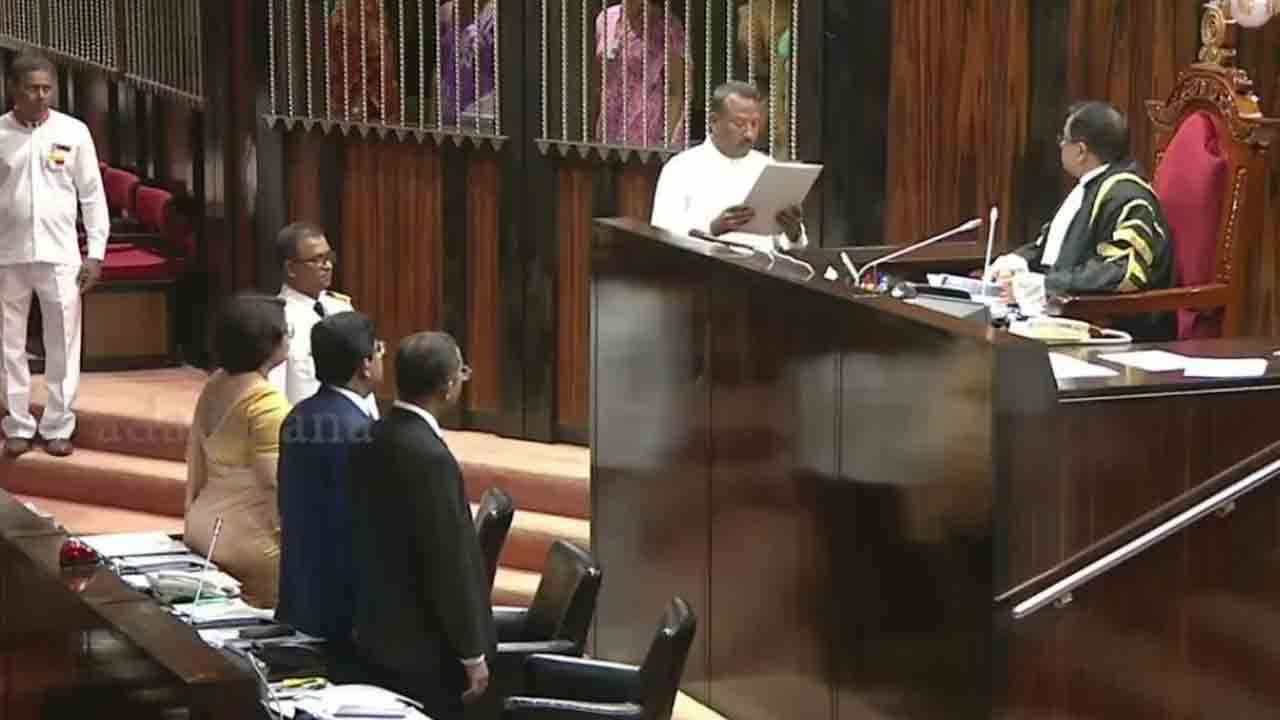 புதிய  பாராளுமன்ற உறுப்பினர் சத்தியப்பிரமாணம்