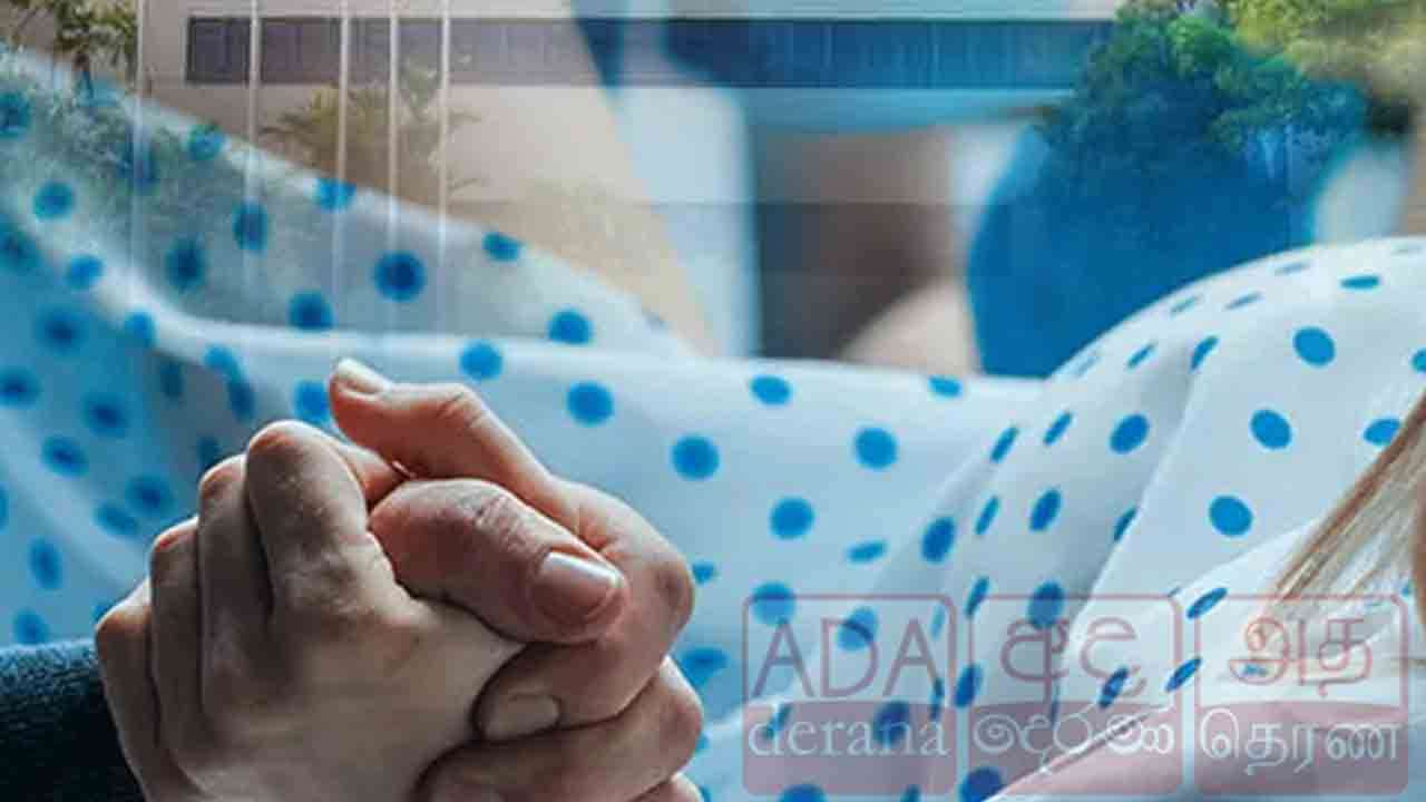 விமான நிலையத்தில் குழந்தையைப் பிரசவித்த வௌிநாட்டுப் பெண்