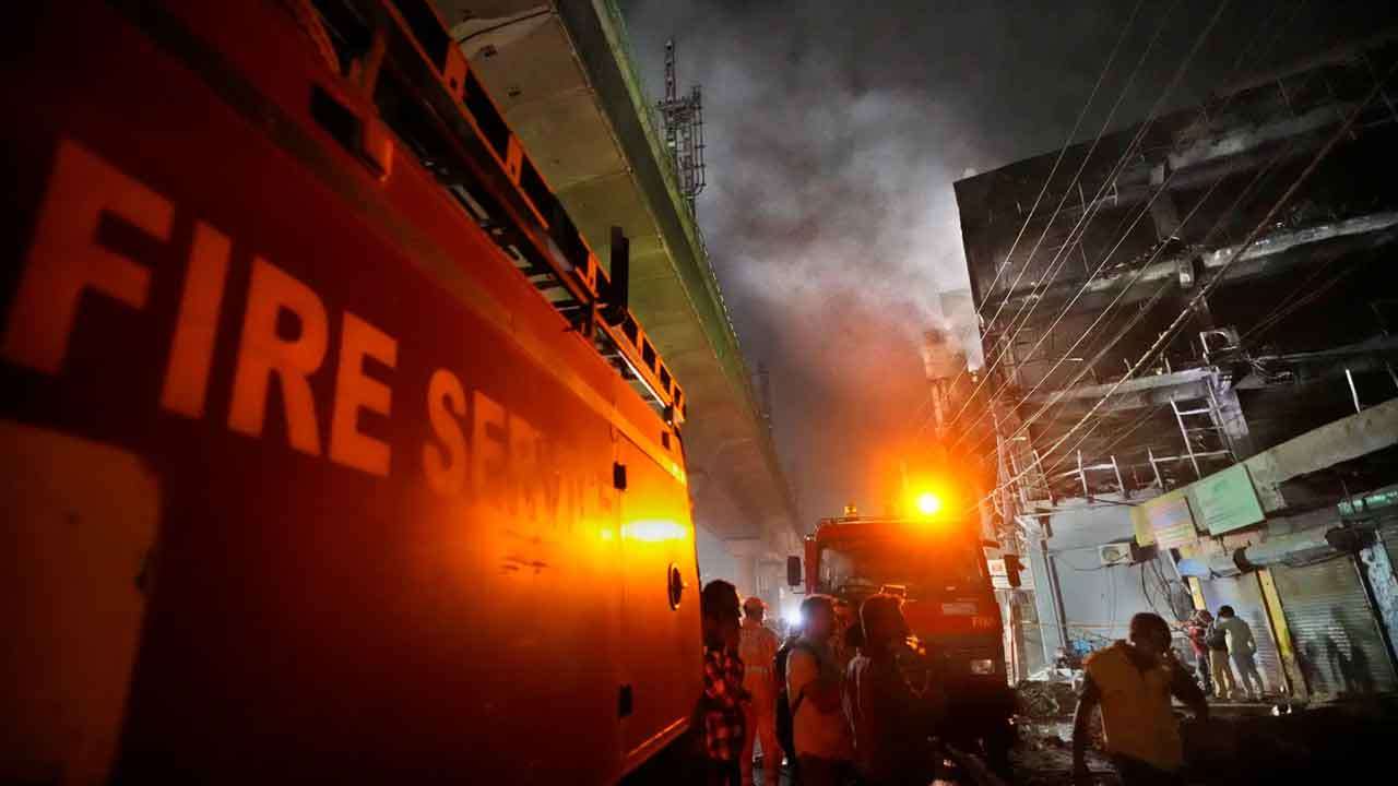  கோவாவில் இடம்பெற்ற தீ விபத்தில் 23 பேர் பலி