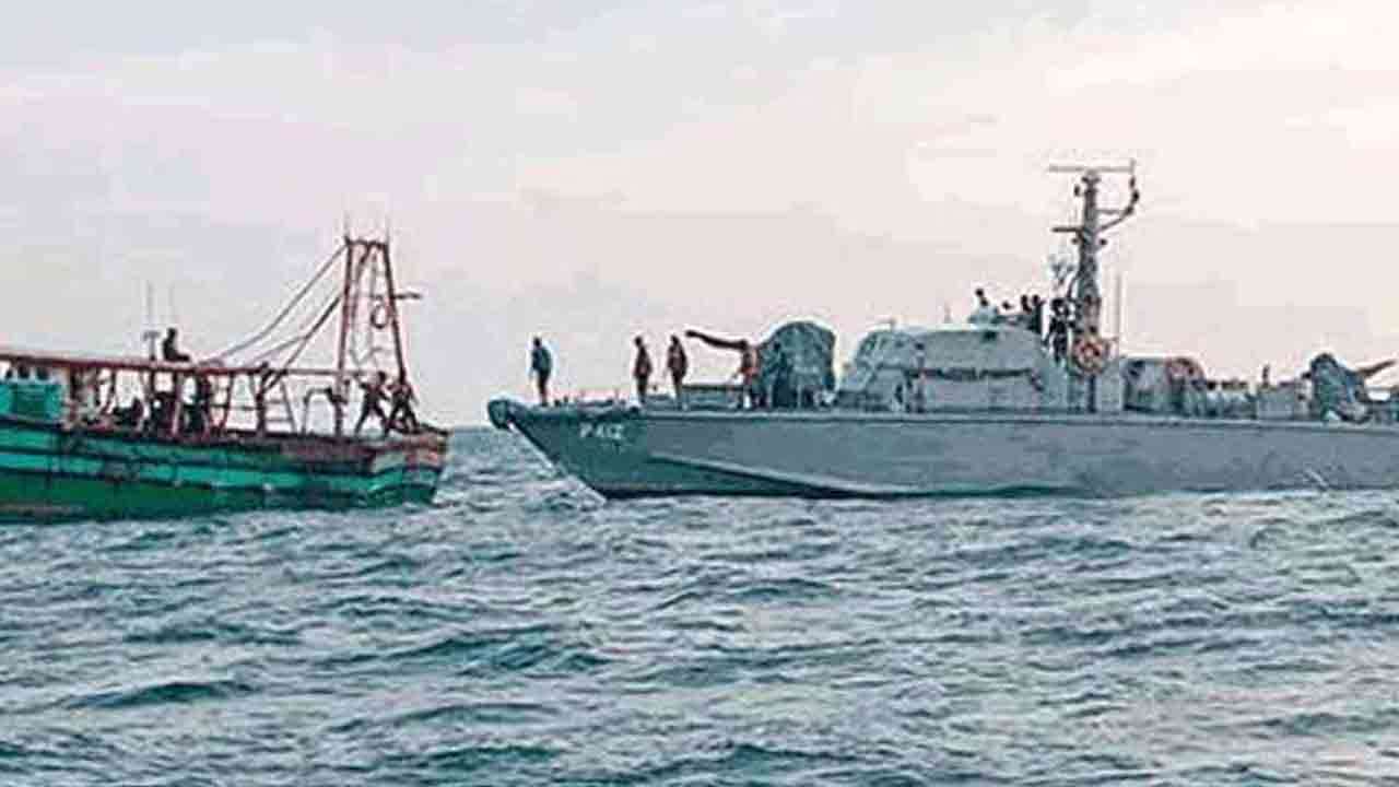 நெடுந்தீவு கடற்பகுதியில் பெருந்தொகை சிகரெட்டுகள் மீட்பு