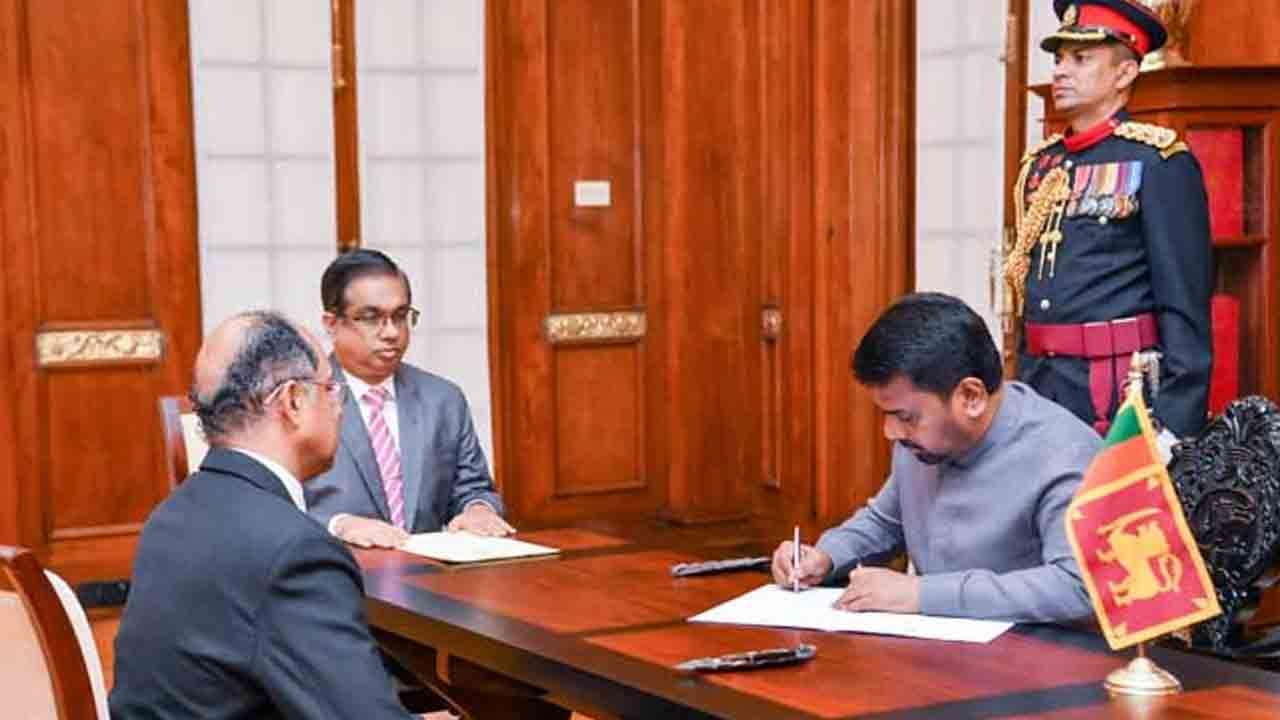 புதிய உயர் நீதிமன்ற நீதியரசர் ஒருவர் பதவிப் பிரமாணம் 