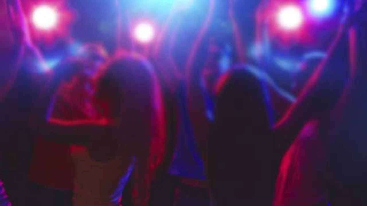 தெல்தெனியவில் பேஸ்புக் விருந்து சுற்றிவளைப்பு: 26 பேர் கைது