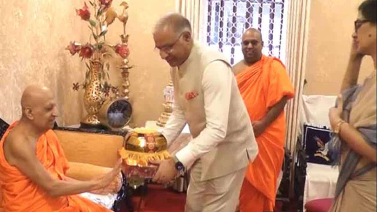 இக்கட்டான நேரத்தில் உதவும் இந்தியாவிற்குத் மகாநாயக்க தேரர்கள் நன்றி