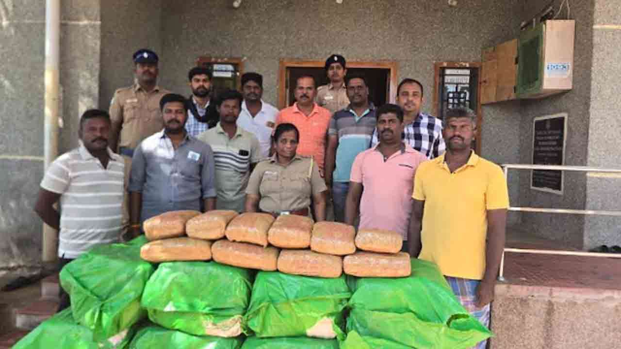  இலங்கைக்கு கடத்தவிருந்த 150 கிலோ கஞ்சா பறிமுதல்