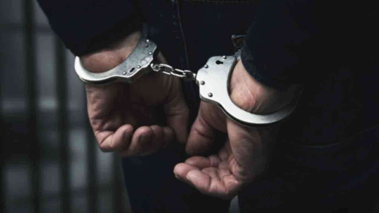 துப்பாக்கியுடன் நபர் ஒருவர் கைது