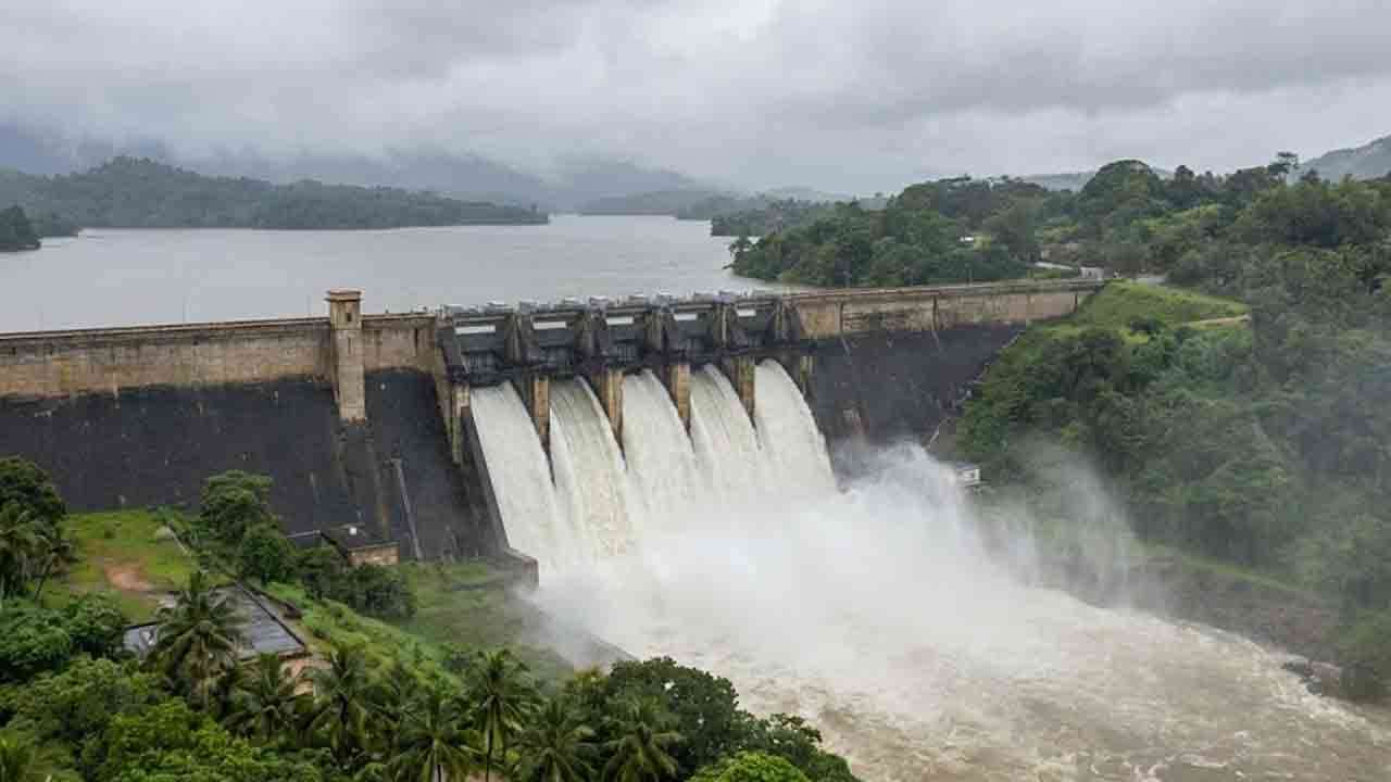 பல நீர்த்தேக்கங்கள் வான் பாய்கின்றன: நீர்மட்டம் குறித்து எச்சரிக்கை