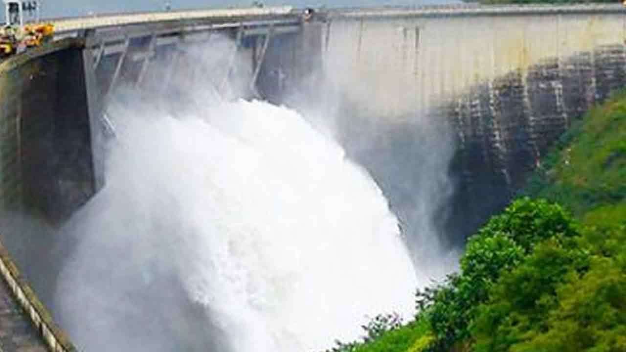 தொடரும் கன மழை - 34 நீர்நிலைகள் வான் பாய்கின்றன