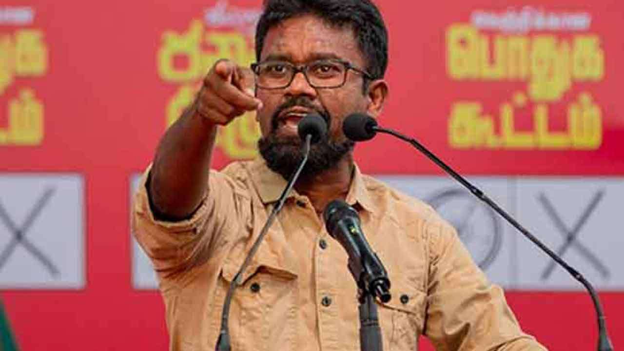 பொலிஸ் அதிகாரி மீது தாக்குதல் - சாந்த பத்மகுமார மீது குற்றச்சாட்டு!