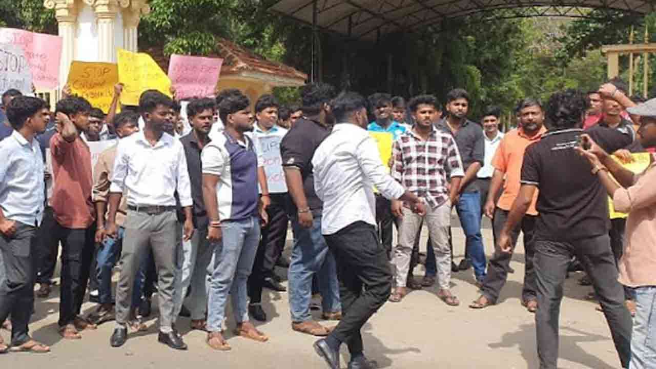 தையிட்டி விகாரைக்கு எதிராக யாழ் பல்கலை மாணவர்கள் போராட்டம்