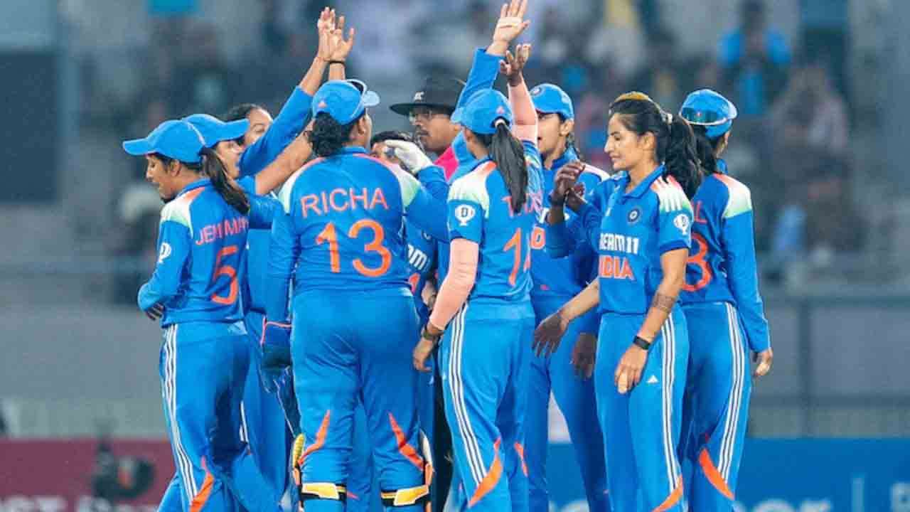 இந்திய வீராங்கனைகளுக்கு திடீர் ஊதிய உயர்வு