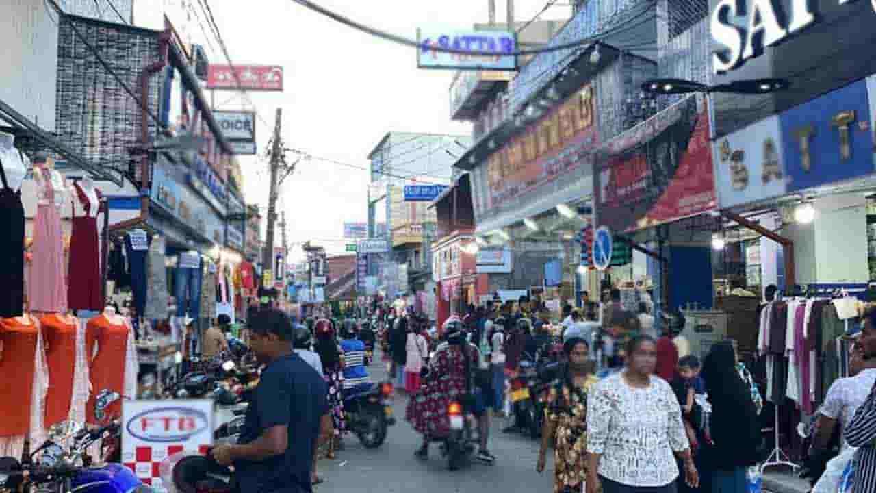 கிறிஸ்மஸ் பண்டிகைக்கு தயாராகி வரும் மட்டக்களப்பு! 