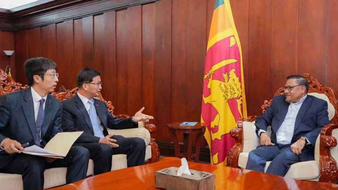 விஜித ஹேரத் சீனாவிடம் முன்வைத்த முக்கிய கோரிக்கை