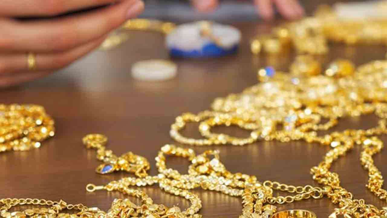 போலி தங்க ஆபரணங்களை விற்பனை செய்த நால்வர் கைது