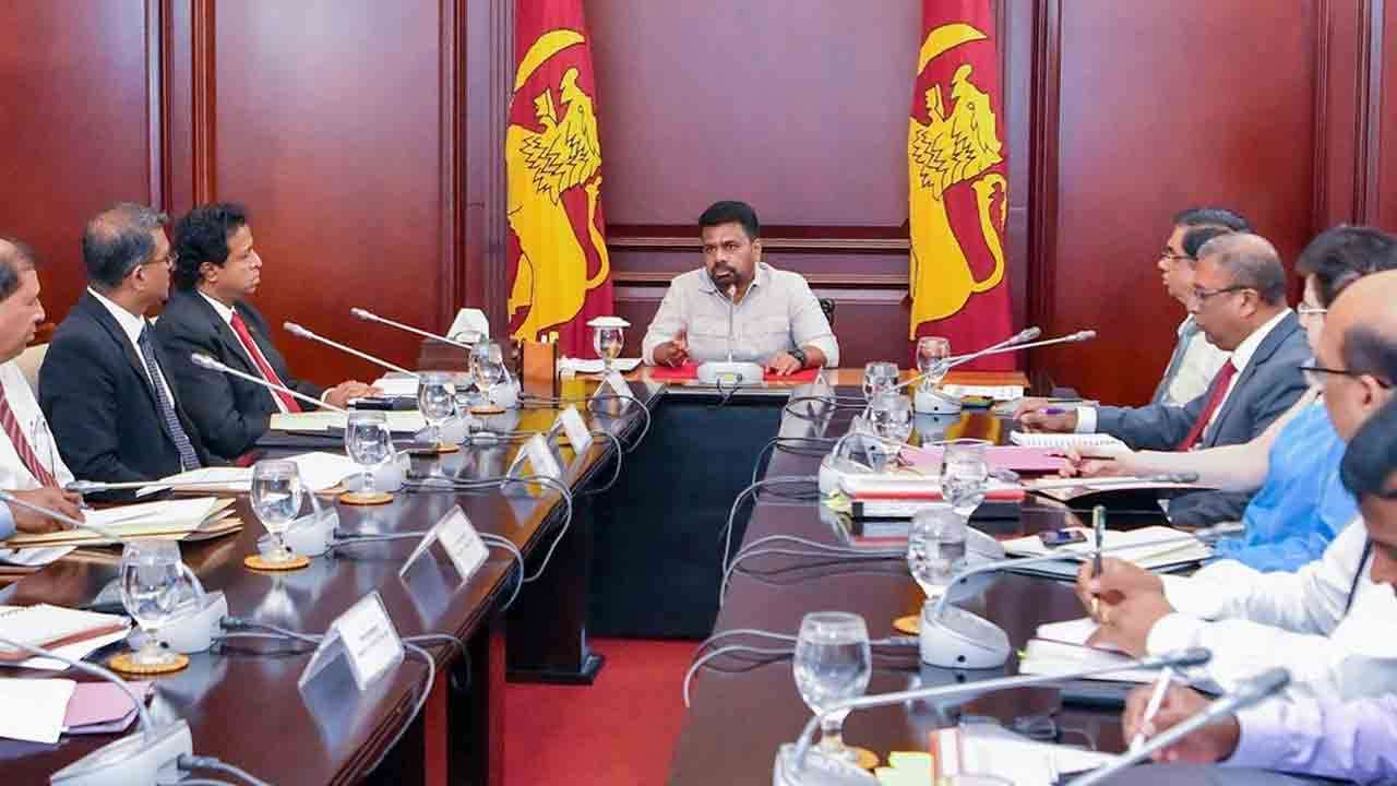 அமைச்சுகளின் செயலாளர்களுக்கு ஜனாதிபதியின் அறிவுறுத்தல்