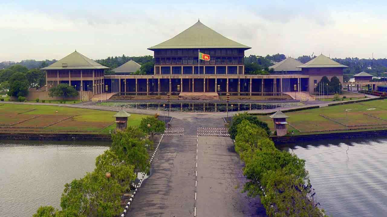 பாராளுமன்ற ஓய்வூதியத்தை இரத்துச் செய்யும் சட்டமூலம் சமர்ப்பிப்பு